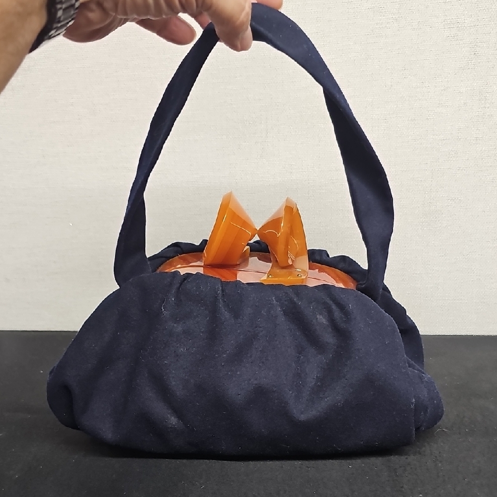Crafted Handbag With Bakelite Closure Bfpm-11-089